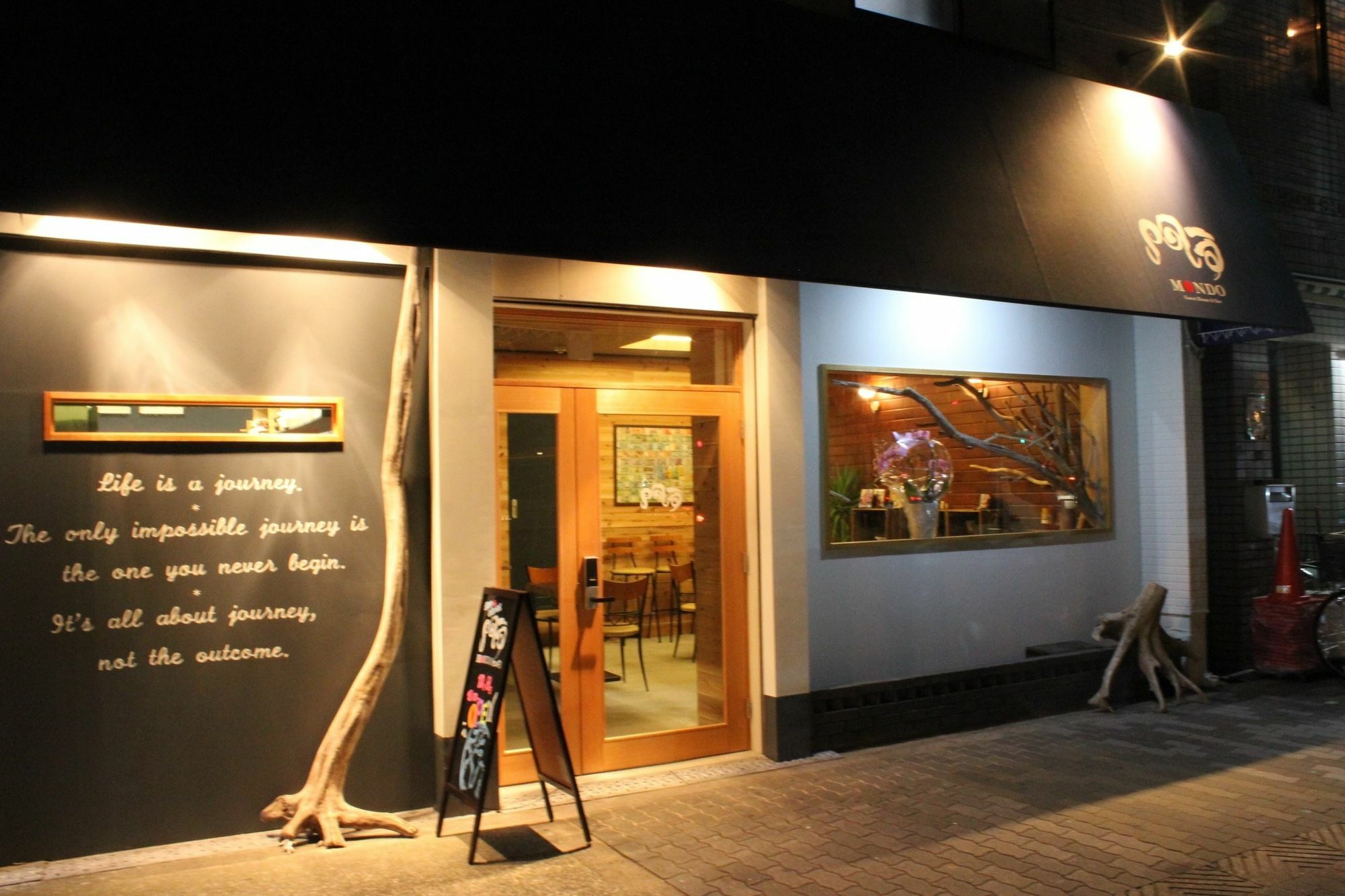 Bar And Hostel Mondo Osaka Bagian luar foto